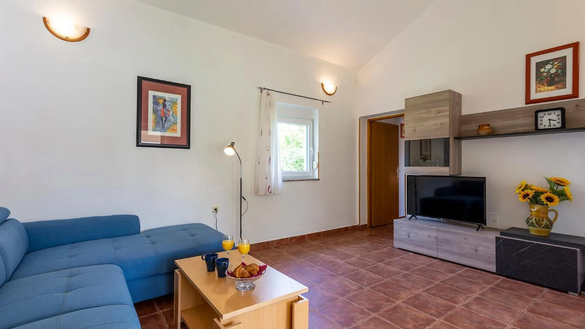 Elegant Villa With Private Pool And Stunning Garden In The Picturesque Village Of Brhanici Svetvinčenat 度假居