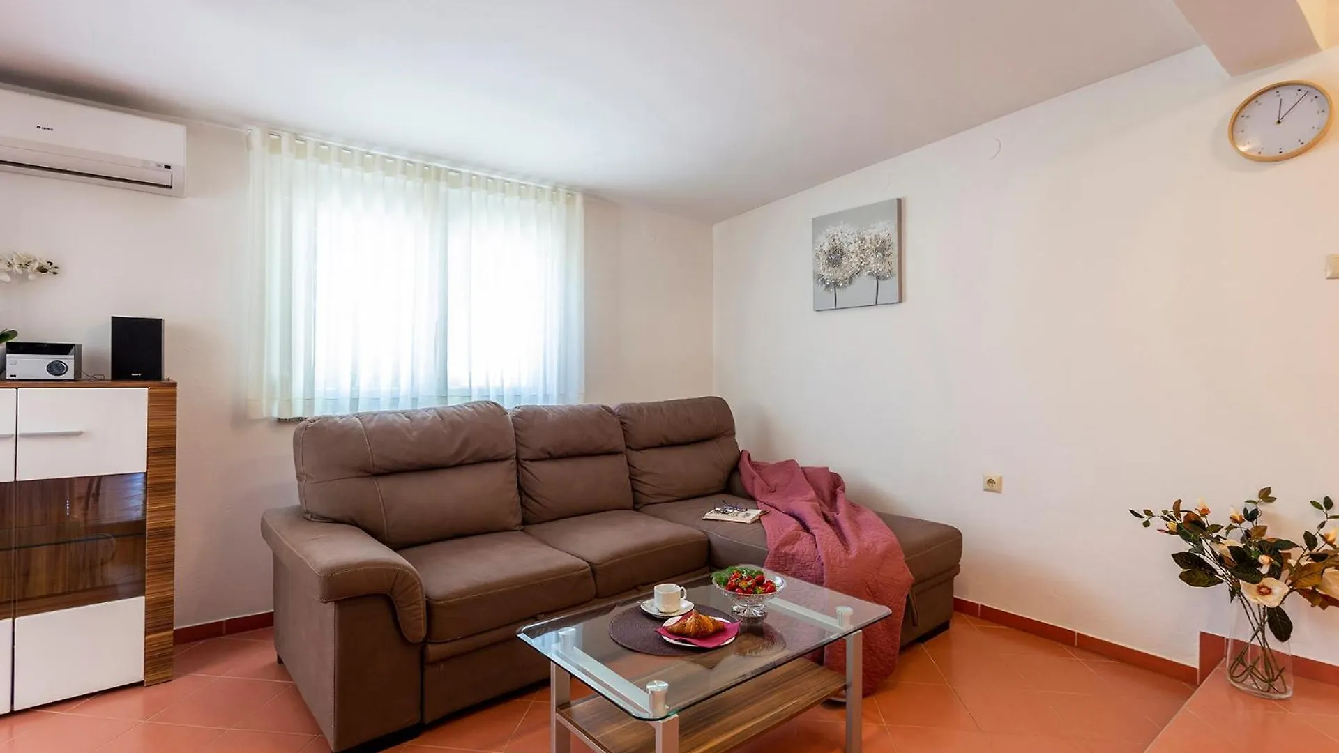 Elegant Villa With Private Pool And Stunning Garden In The Picturesque Village Of Brhanici Svetvinčenat 度假居