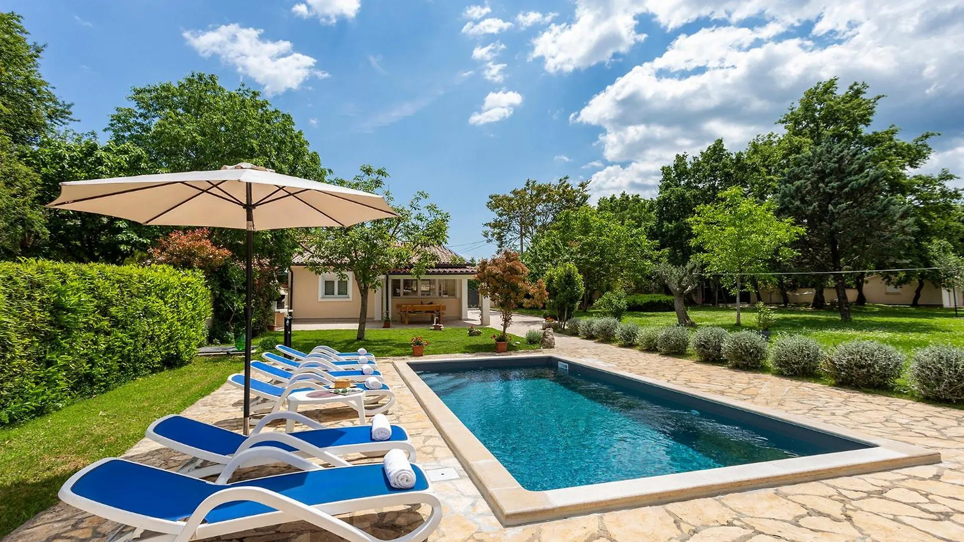 Elegant Villa With Private Pool And Stunning Garden In The Picturesque Village Of Brhanici Svetvinčenat
