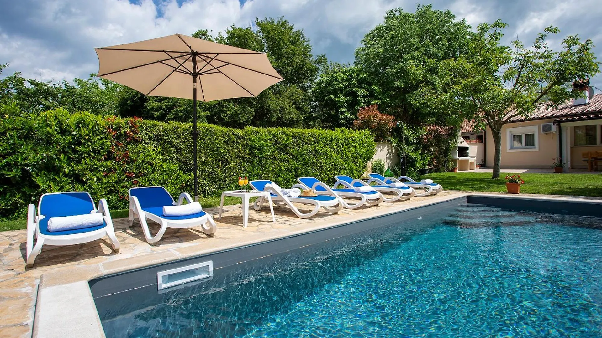 Elegant Villa With Private Pool And Stunning Garden In The Picturesque Village Of Brhanici Svetvinčenat